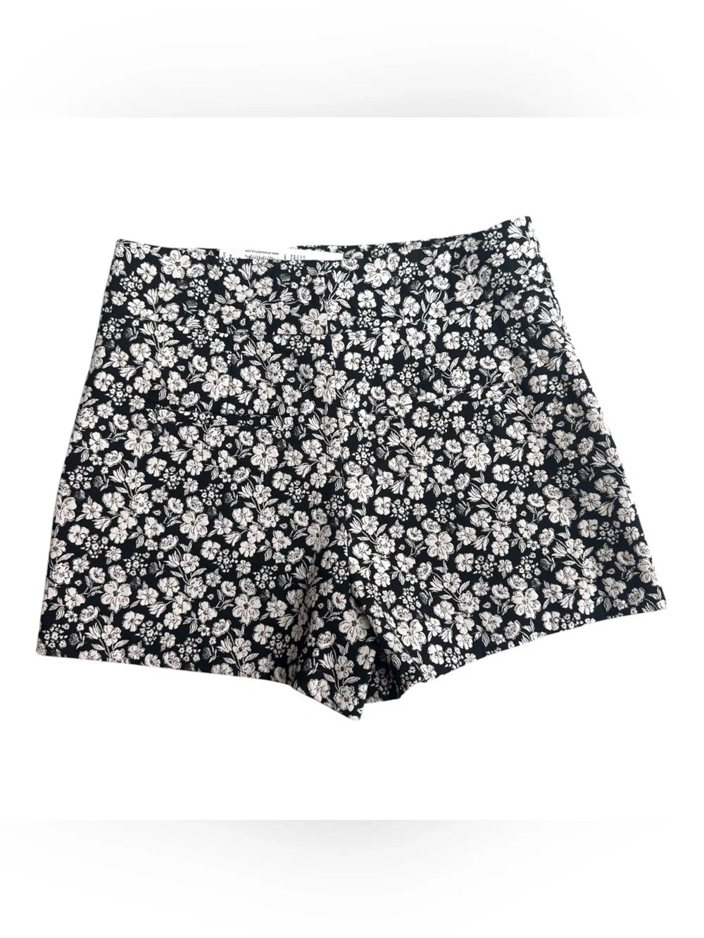 NWT Alice + Olivia  Black/White Cady Stretch Cotton Floral Shorts New with Tags